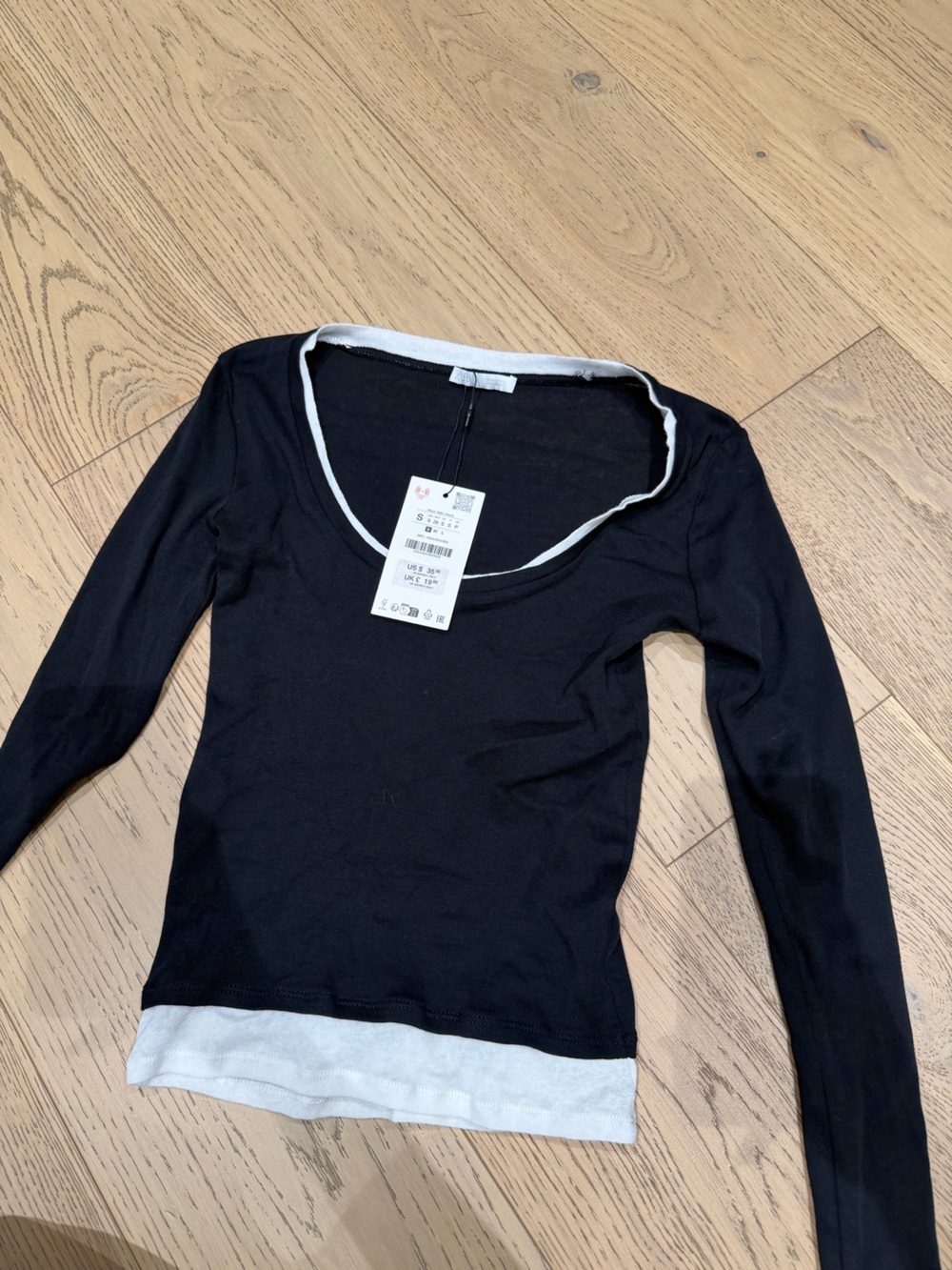 Zara Black Round-Neck Long Sleeve Top with White Trim - Size S